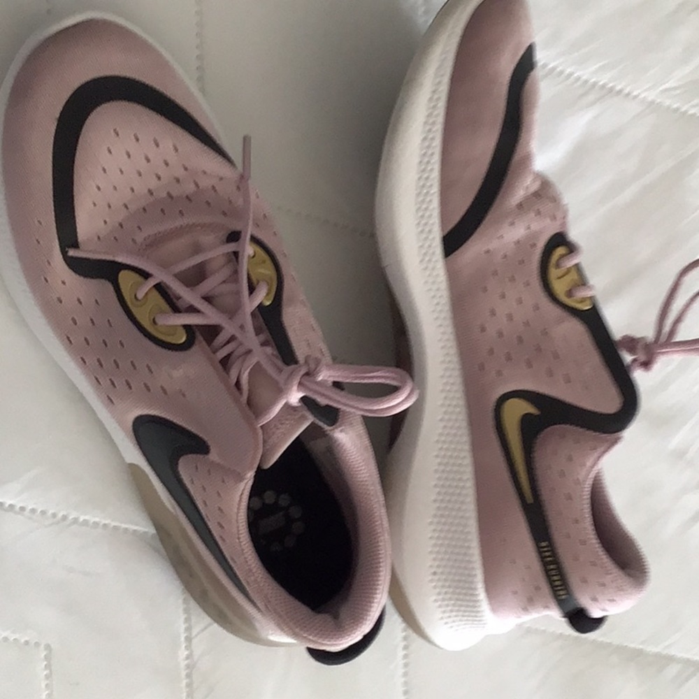 Nike joyride running shoe